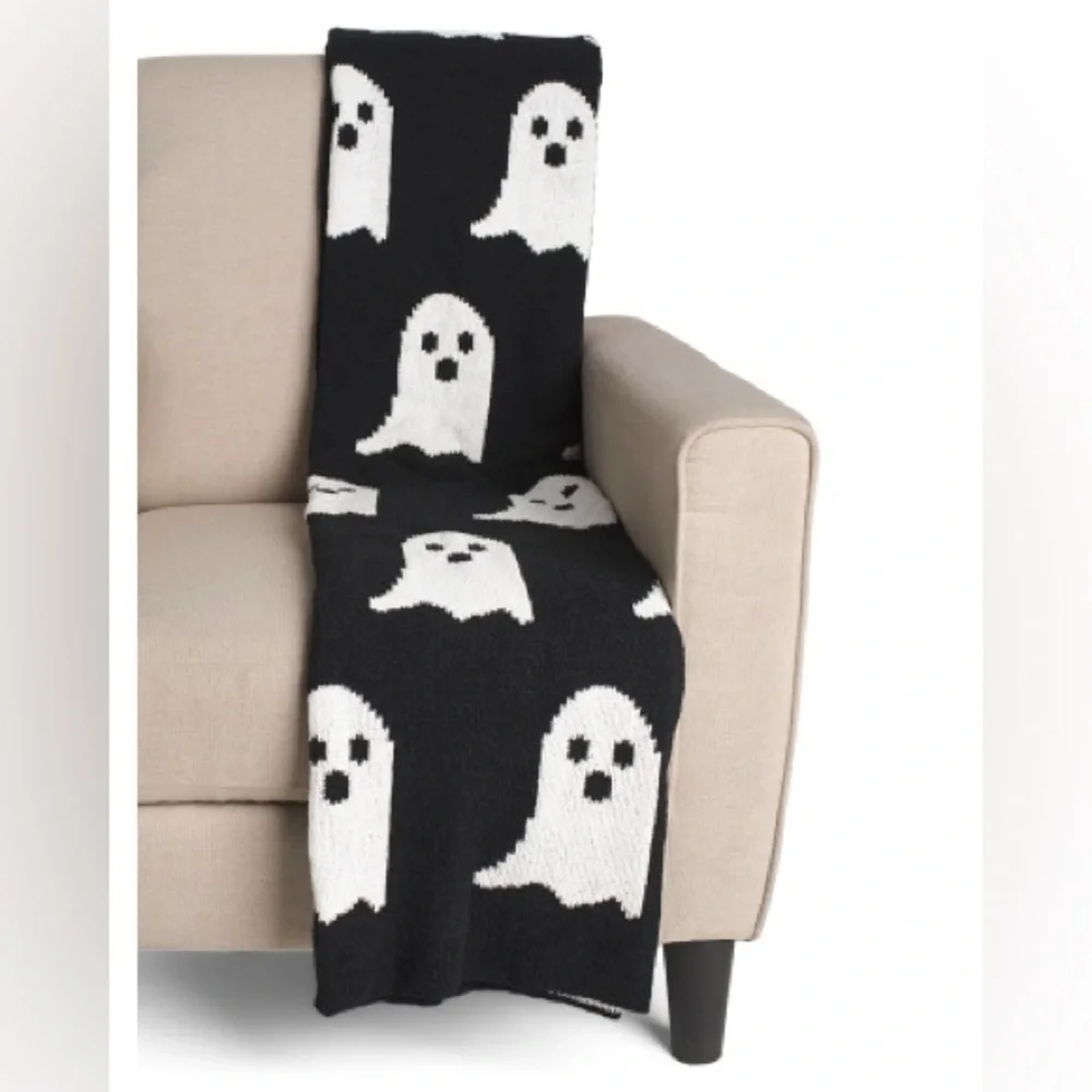 NEW Cupcakes and Cashmere Feather Knit Halloween Ghost Throw Blanket